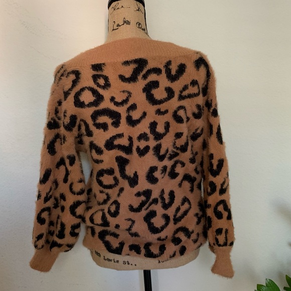 Animal Print V-Neck Sweater. Size S/M. - Picture 2 of 5